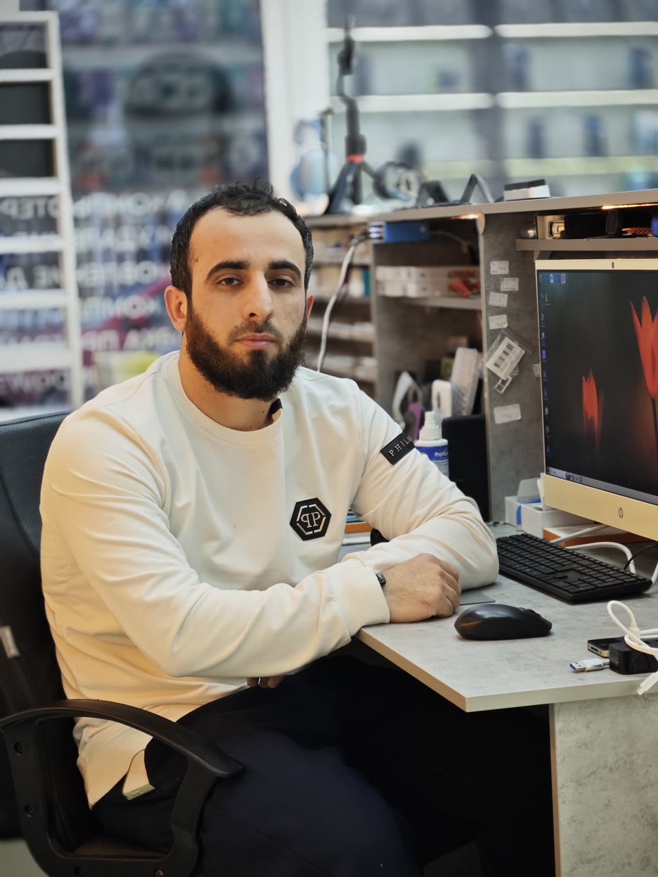 Ризван в сервисном центре